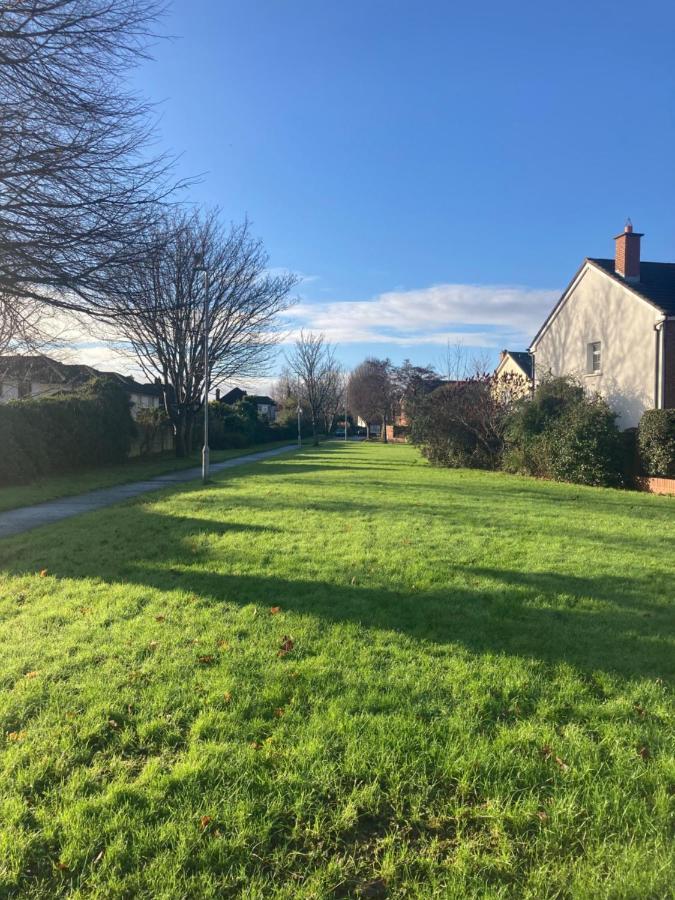 Entire Terraced Two Story Redbrick House With Parking In Secluded Cul De Sac Villa Dublin Exteriör bild